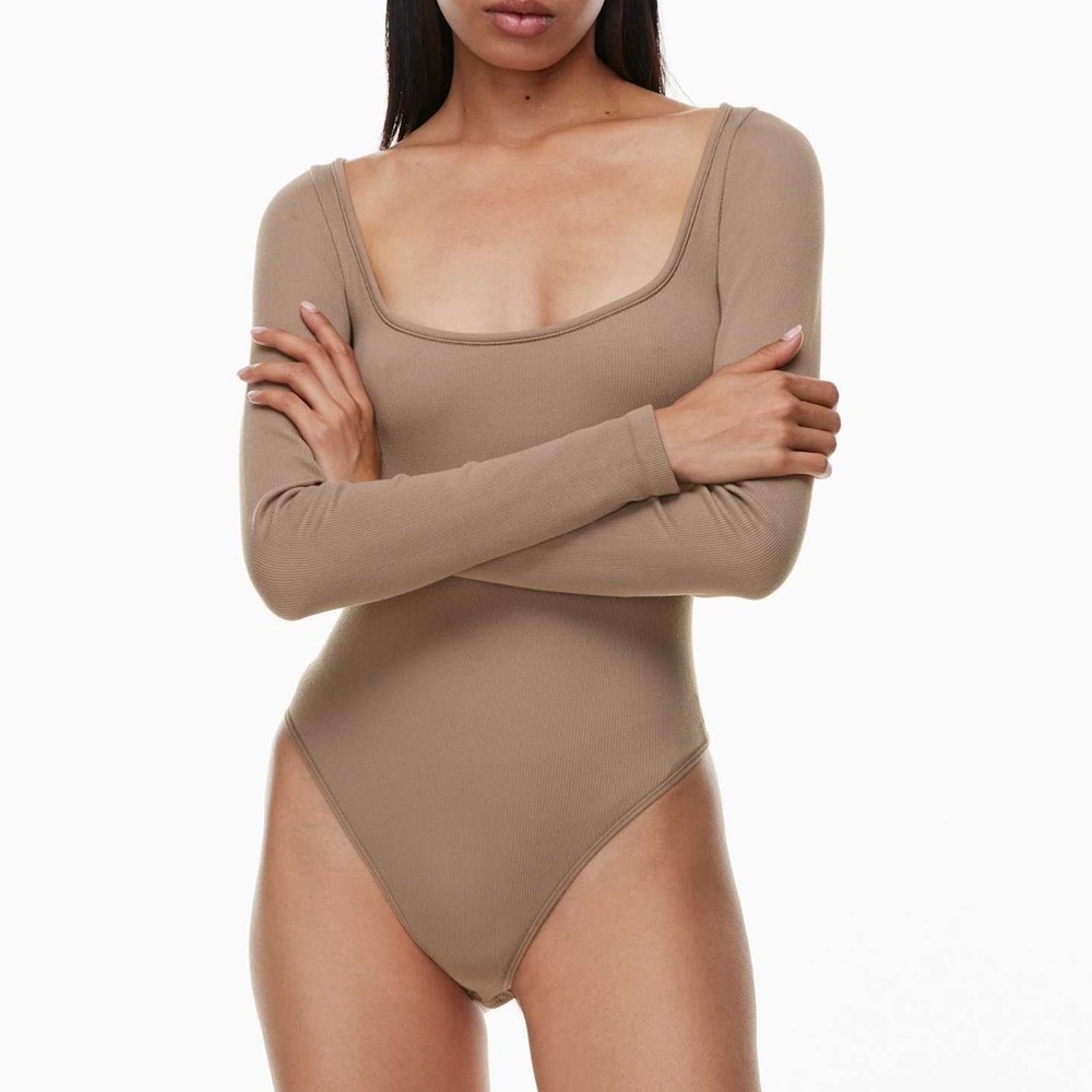 Aritzia Sunday Best Rib Seamless Square-neck Longsleeve Bodysuit in Deep Taupe